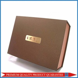 Collapsible Box with Magnet